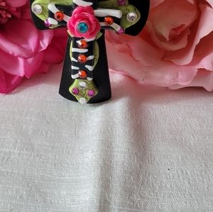 Its really a piece u can put in a necklace